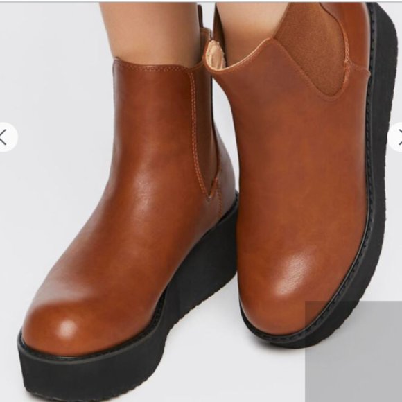NWT Brown Platform Chelsea Boots - Picture 1 of 5